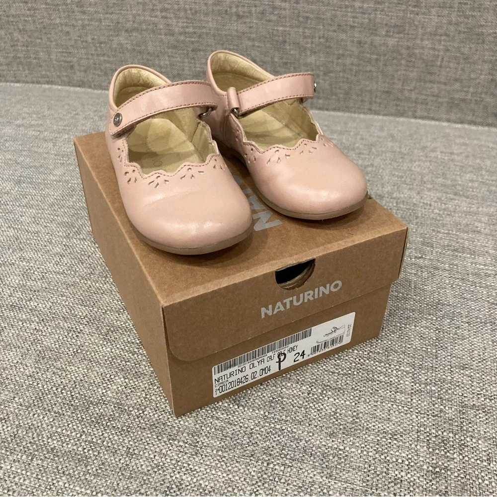 Naturino size EU 24 (like to US 7.5) nude Mary Jane leather dress shoes VGUC